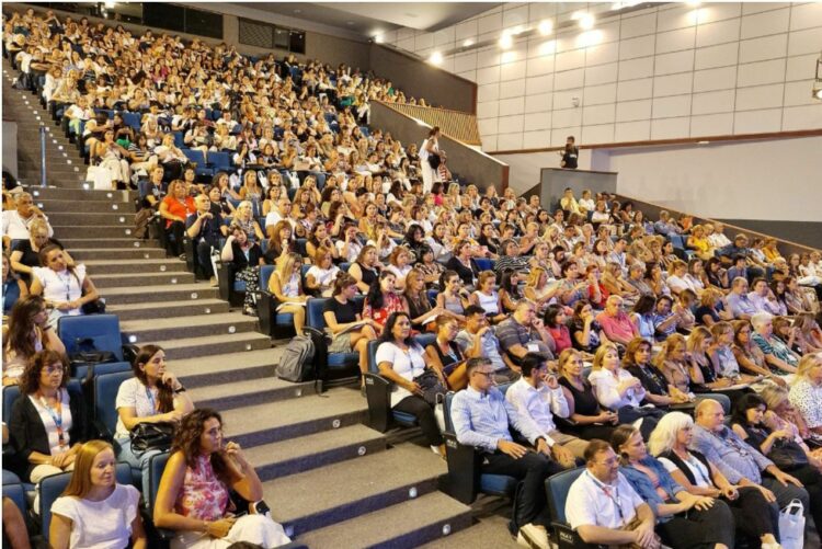 La presentación se realizó en la Sala Mayor de la Universidad Provincial de Córdoba.