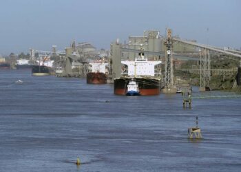 El Gobierno dio de baja la licitación de la Hidrovía