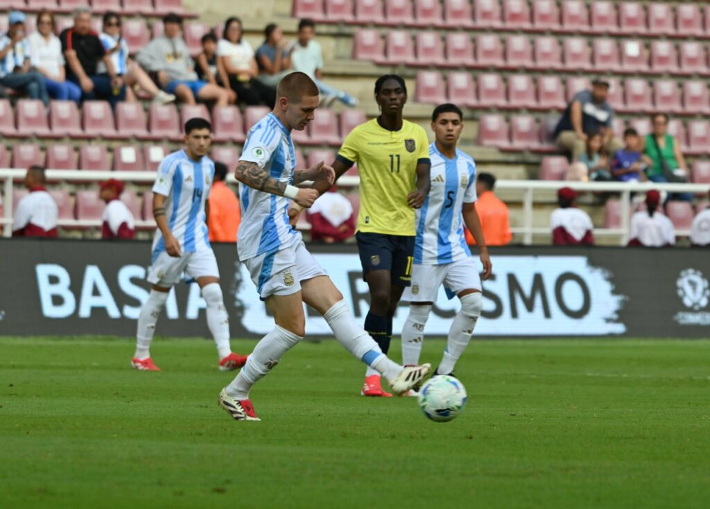 La Selección Argentina empató con Ecuador y se clasificó a la Fase Final en el segundo lugar del Grupo B