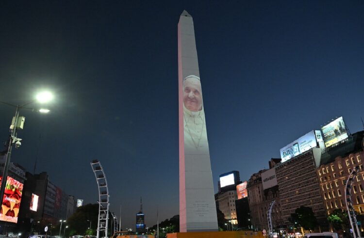 Apoyo al papa Francisco en el Obelisco de Buenos Aires.