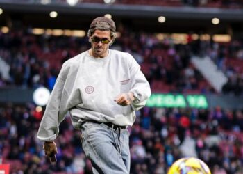 El cambio de look de De Paul y la reacción de Messi en comentarios que se volvió viral