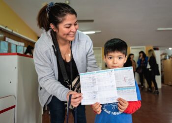 Qué vacunas deben recibir los niños en edad escolar