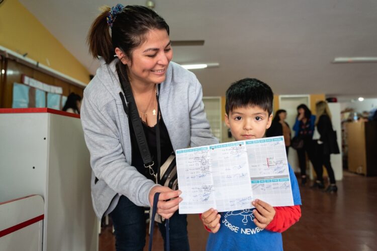 Las dosis son gratuitas y están disponibles en los más de 800 vacunatorios de la provincia.