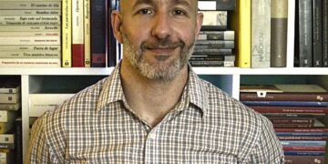 De la mentira a la ficción