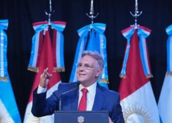 Llaryora pone primera y toma vuelo la campaña electoral