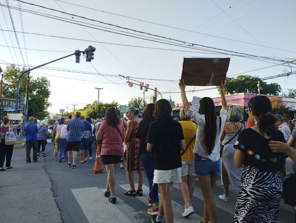 Fuertes críticas de una vecina de Villa Allende por el cierre de calles