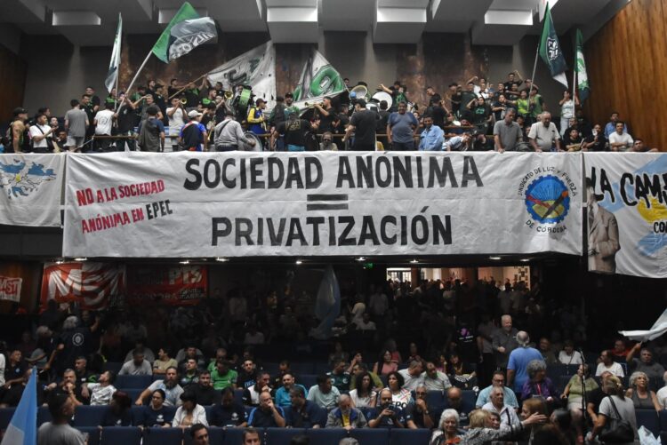 Masivo acto en rechazo al intento de privatizar Epec