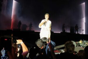 Así se vivió el primer día del Cosquín Rock: más de 120.000 personas pese al calor, la lluvia y el barro