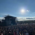 Así se vivió el primer día del Cosquín Rock: más de 120.000 personas pese al calor, la lluvia y el barro