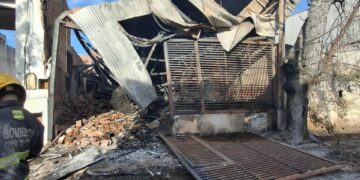 Dos muertos tras un voraz incendio en barrio San Martín
