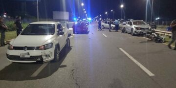 Corrían picadas cerca del Aeropuerto, provocaron un choque múltiple y un joven murió