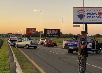 Corrían picadas cerca del Aeropuerto, provocaron un choque múltiple y un joven murió