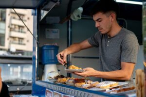 Fin de semana de feria, gastronomía, rock y folklore en el Paseo Suquía