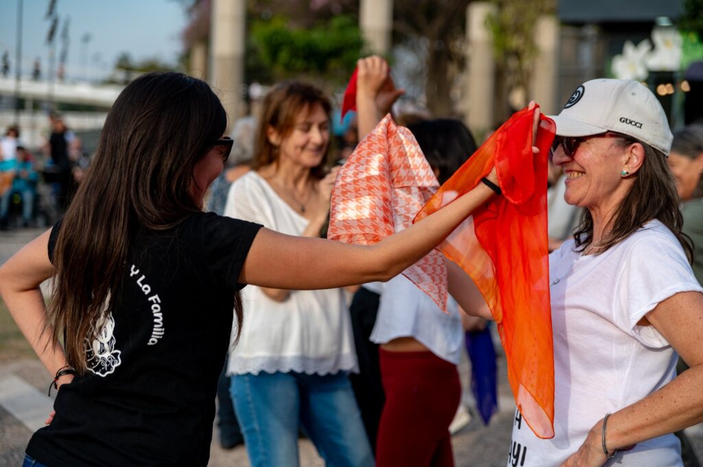 Fin de semana de feria, gastronomía, rock y folklore en el Paseo Suquía