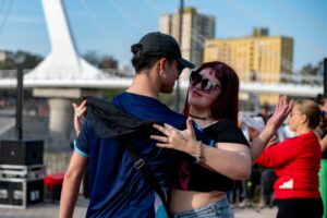 Fin de semana de feria, gastronomía, rock y folklore en el Paseo Suquía