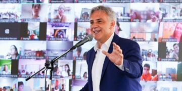 Llaryora inauguró el ciclo lectivo y pidió un «acuerdo colaborativo» con docentes