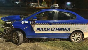 Un chofer de Tamse se quedó dormido y embistió a un móvil de la Policía Un chofer de Tamse se quedó dormido y embistió a un móvil de la Policía