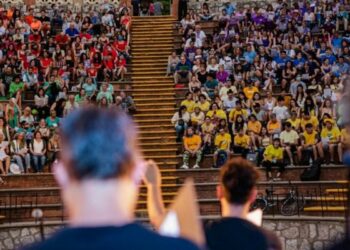 Una jornada gratuita llena de folclore en el Teatro Griego