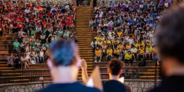 Una jornada gratuita llena de folclore en el Teatro Griego