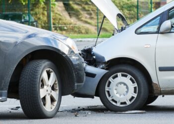 Multa millonaria a una compañía de seguros por atribuir un choque a otro conductor