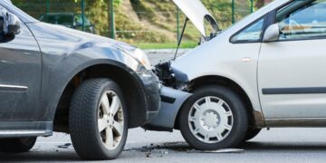 Multa millonaria a una compañía de seguros por atribuir un choque a otro conductor