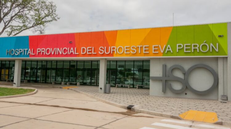 Personal policial llegó al lugar y le realizó al adolescente maniobras de reanimación antes de trasladarlo de urgencia al Hospital Eva Perón.