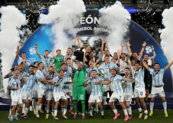 Racing tuvo una noche perfecta y sumó otro título internacional