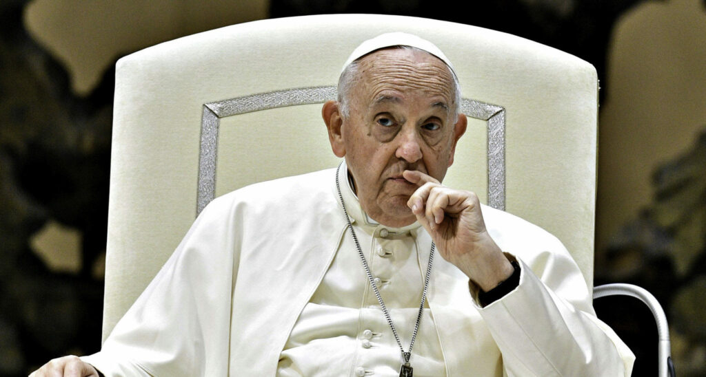 El Vaticano informó que el papa Francisco se mantuvo "estable"