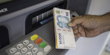 Comisiones más caras: extraer dinero de un cajero puede costar hasta $5.000