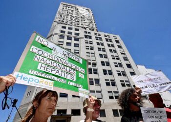 Masivas renuncias en el Ministerio de Salud por el ajuste oficial