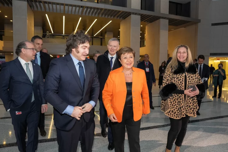 Javier Milei junto a la titular de FMI, Kristalina Gueorguieva.