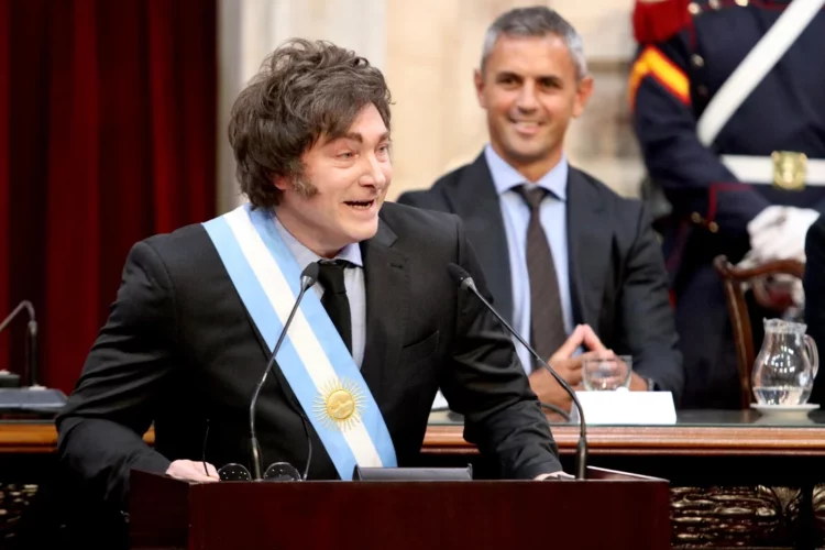 Javier Milei y Martín Menem en la Asamblea Legislativa.