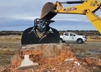 Pablo Grasso calificó de «pobreza intelectual» la demolición del monumento a Osvaldo Bayer