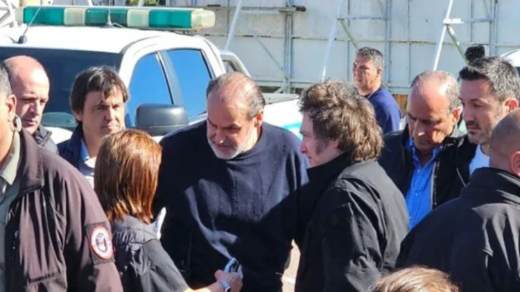 Patricia Bullrich, Federico Susbielles y Javier Milei en Bahía Blanca. Foto: Letra P.