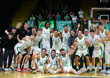 Atenas jugó un gran partido y venció a Obras de visitante