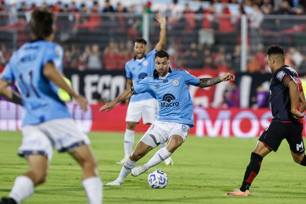 A Belgrano le sigue costando de visitante: igualó sin goles ante Newell's