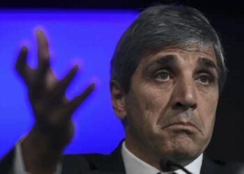 Caputo habló del acuerdo con el FMI y admitió que podrá existir «volatilidad»