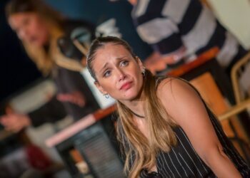 Barbie Vélez: “El teatro es cien por ciento desafiante”