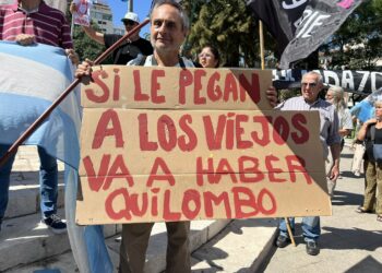 Marcha de jubilados en contra del ajuste del Gobierno