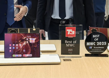 El primer celular plegable triple se presentó en el MWC 2025