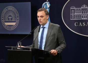 Adorni rechazó la propuesta de Kicillof de destinar parte del préstamo del FMI a Bahía Blanca