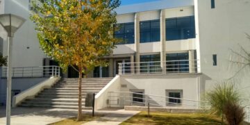 La Justicia ordenó el inmediato cese de publicaciones que exponen a adolescentes portando armas de fuego