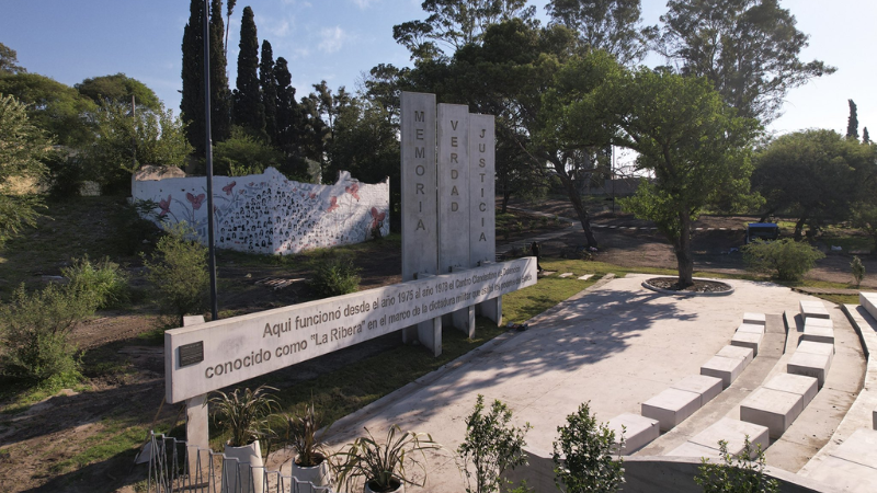 Llaryora inauguró el Foro de la Democracia en Campo de la Ribera