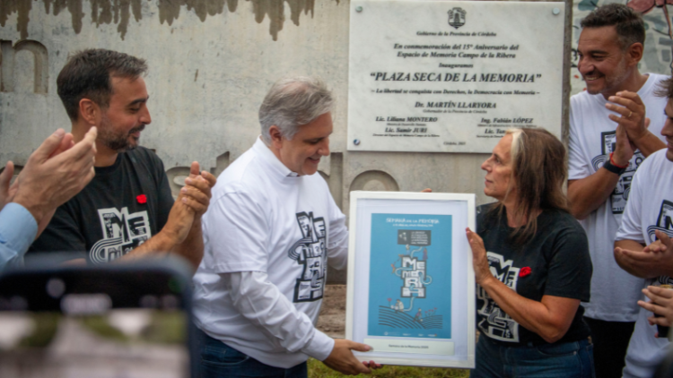 Martín Llaryora,acompañado por la ministra de Derechos Humanos, Liliana Montero y el director del Espacio de la Memoria, Samir Juri. Foto: Evelyn Gorga.