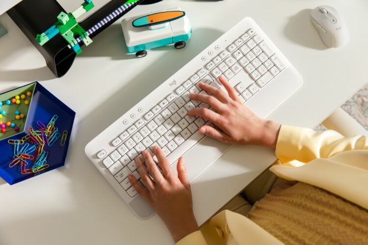 La importancia de contar con las herramientas adecuadas sobre el escritorio.