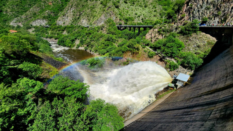 Los principales embalses de Córdoba superan el nivel de vertedero tras intensas lluvias Apertura de válvulas Dique San Roque.