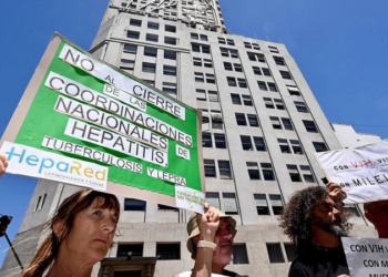 Luego de los despidos, renuncias masivas en el área de vacunas