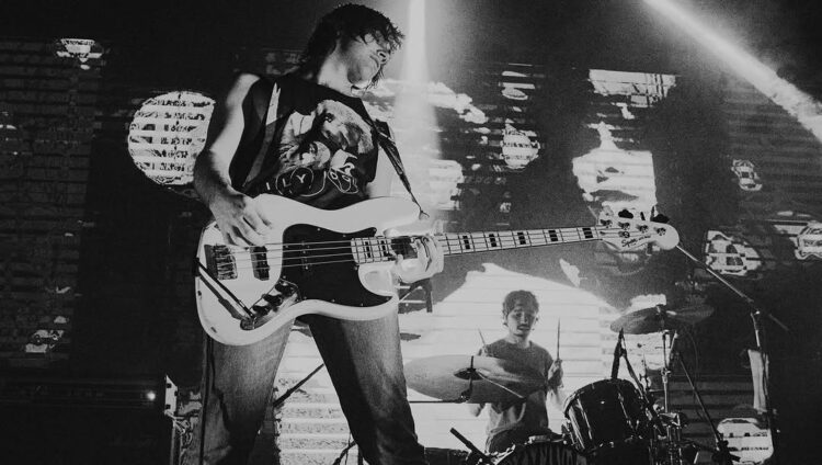 El power trío nacido en 2018 interpretará grandes éxitos previo a su presentación en el Quilmes Rock.