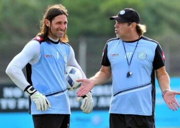 Juan Carlos Olave junto a Ricardo Zielinski en su primera etapa en Belgrano.