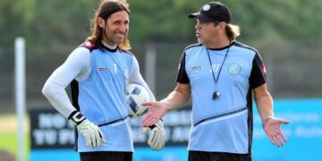 Juan Carlos Olave junto a Ricardo Zielinski en su primera etapa en Belgrano.